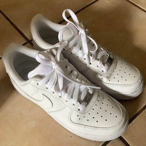 Women’s Air Force 1 size 6 white